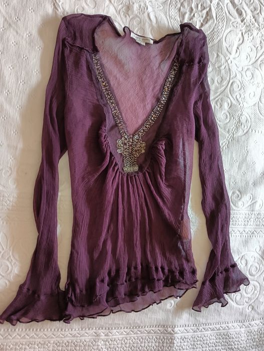 Vendo três peças de roupa.