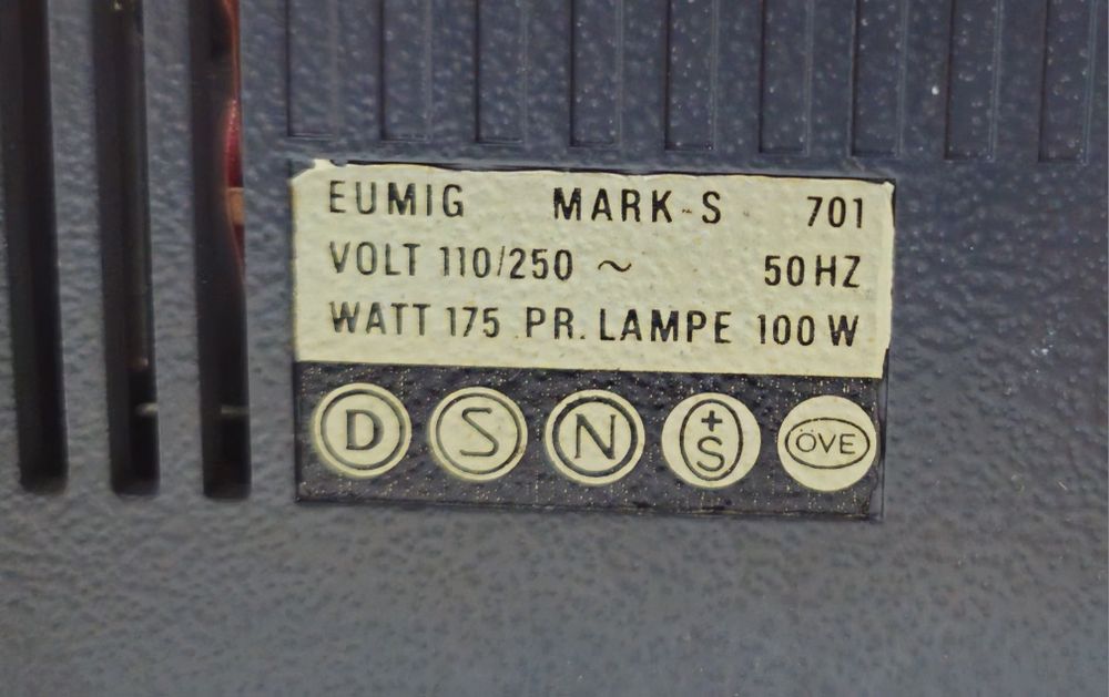 Кінопроєктор зі звуком Eumig Mark S 701 . З Німеччини тираж 5000 шт!