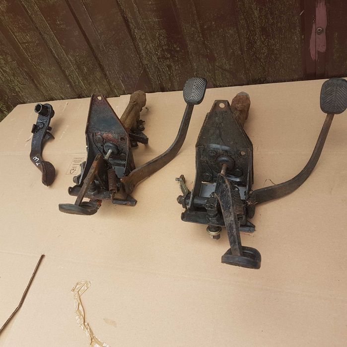 pedał pedały sprężyna czujnik pompa hamulca fiat 126p maluch oryginal