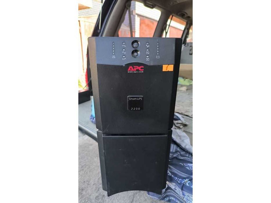 Бесперебійник ДБЖ APC Smart-UPS 2200 SUA2200I
