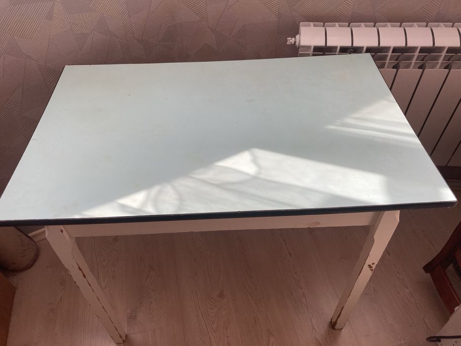 Продам стол кухоный