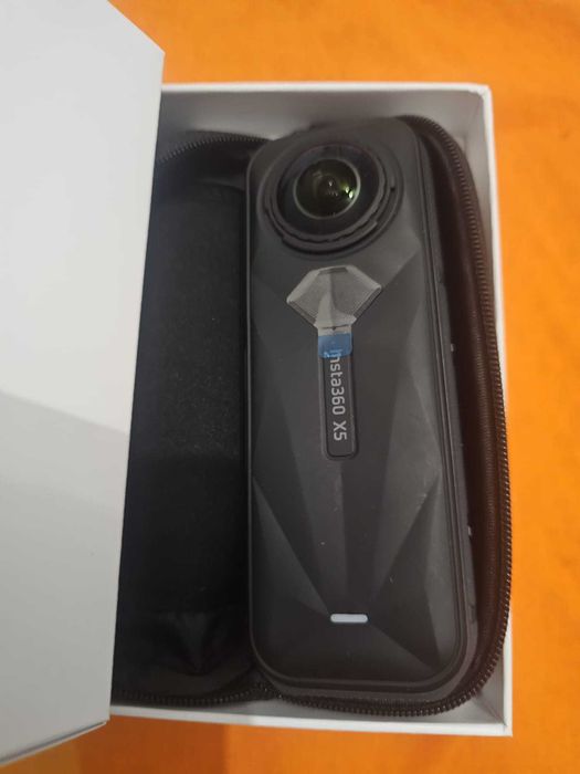 Insta 360 X5 Standard Bundle muito nova