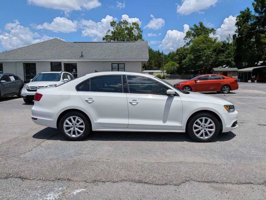 Volkswagen Jetta      2013