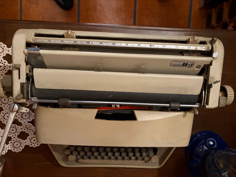 Máquina de Escrever Antiga Vintage MESSA M-1 (Fabrico Nacional)