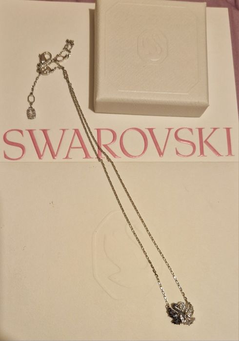 Colar Swarovski  cisnes