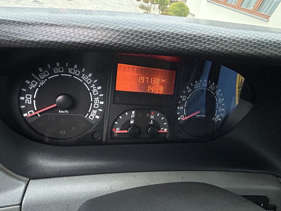 Iveco  2.3.  140 hp 197 przebi  ksiazka serwisowa