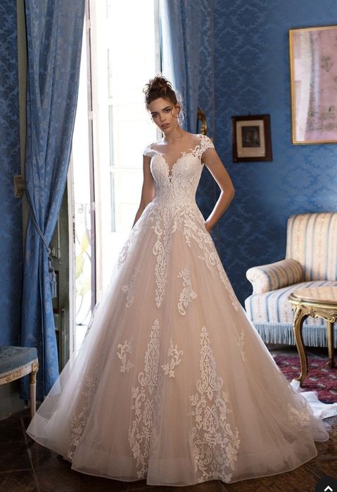 Продаю весільну сукню