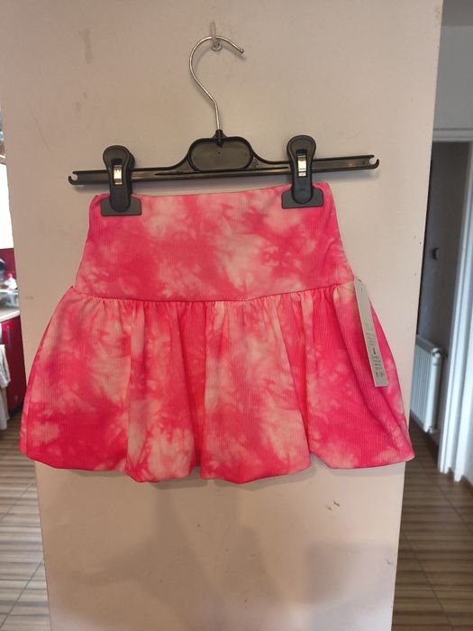 Różowa spódniczka