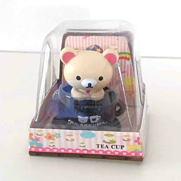 Boneco Rilakkuma com baloiço movido a energia solar