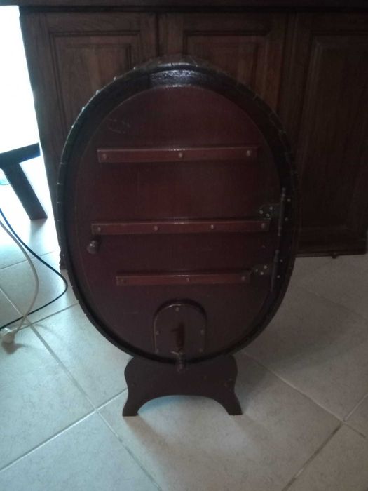 Garrafeira em madeira