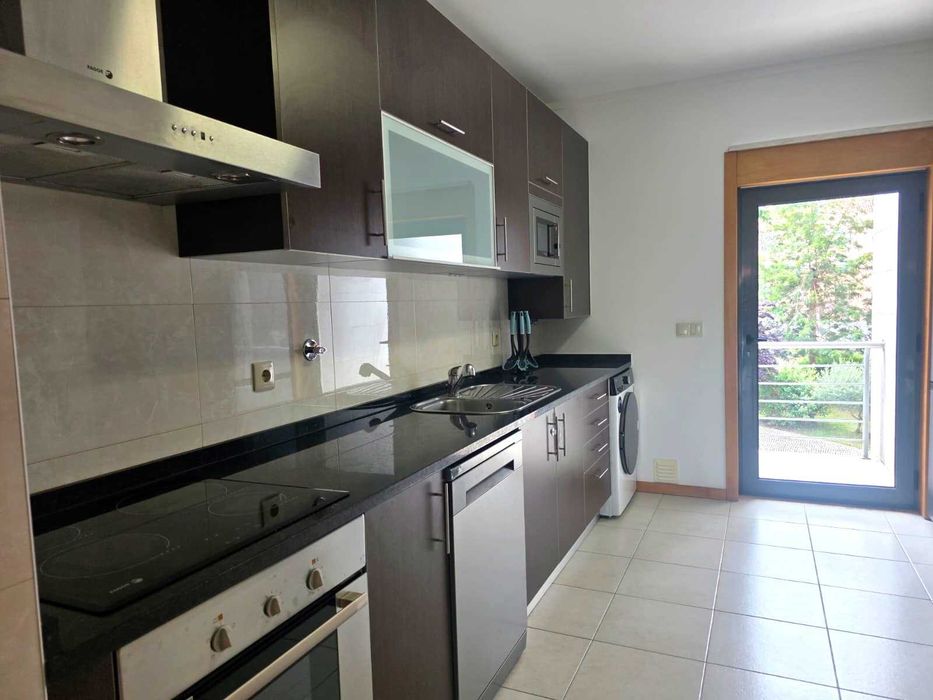 Apartamento T2 com Box e Varandas