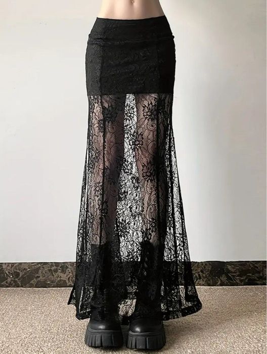 длинная черная кружевная юбка в готическом стиле