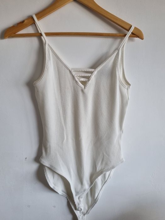 Białe body fajny dekolt