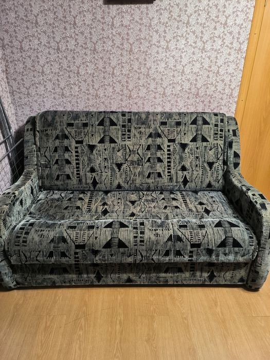 Продам диван б/у.