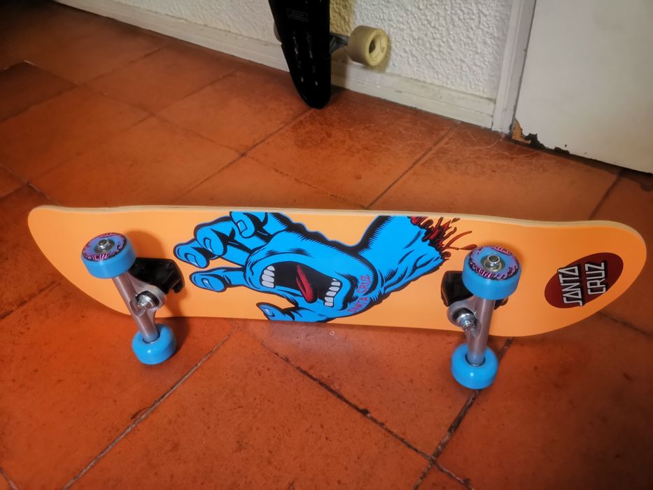 Skateboard novo Santa Cruz Screaming Hand e usado Surf Pintail