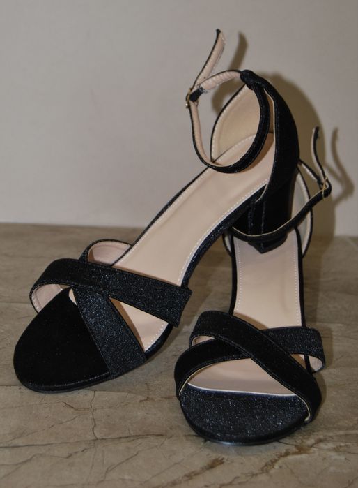 Жіночі туфлі великого розміру