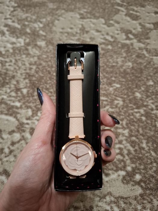 Женские часы новые