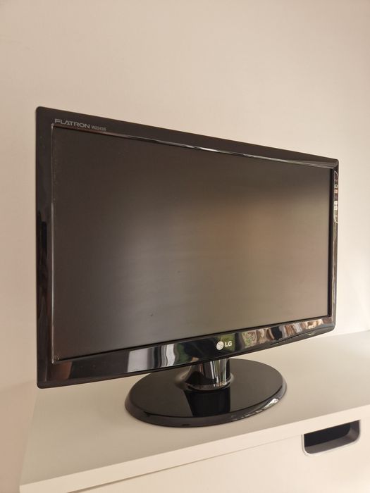 Monitor LG FH com cabos