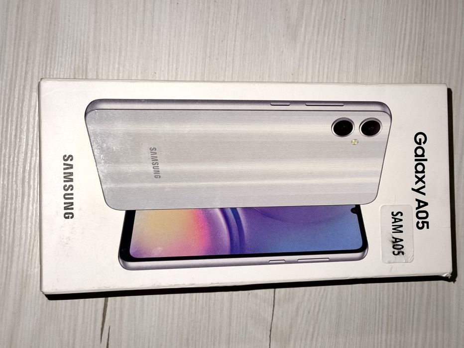 Продам Samsung galaxy A05 . Не включається , згоріла пам'ять.