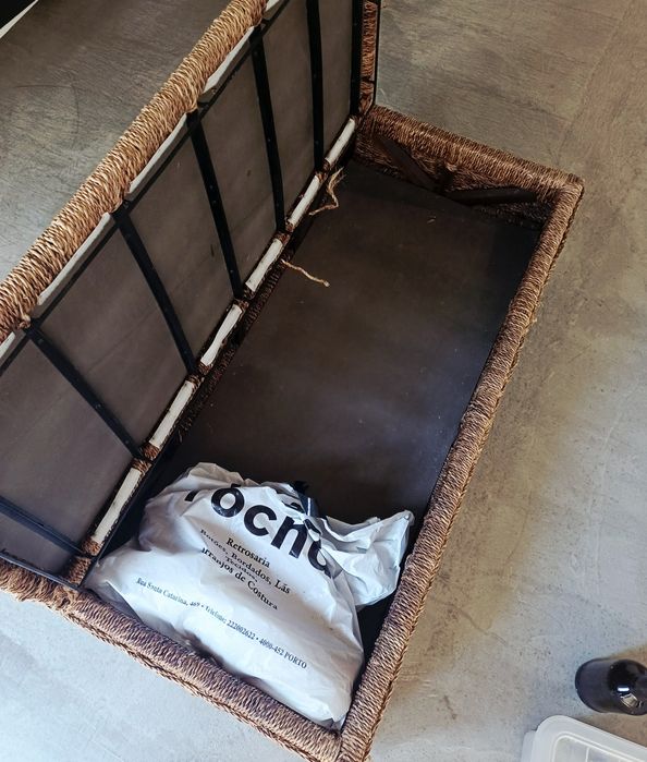 Baú em verga antigo / vintage