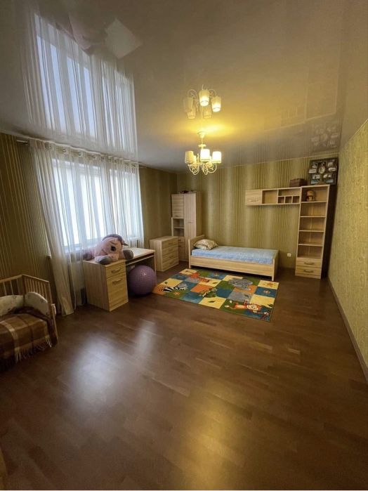 Аренда  3 - этажного дома с ремонтом ,в мрн .Артема ( пос.Мирный)