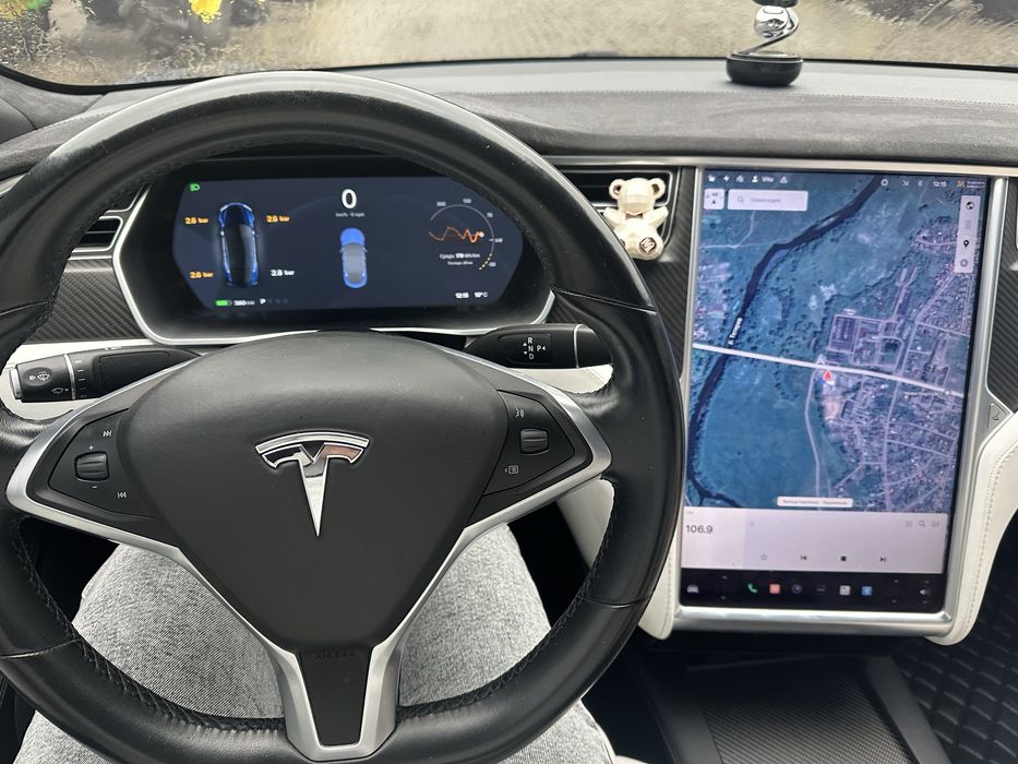 Продам Tesla model S 90 d