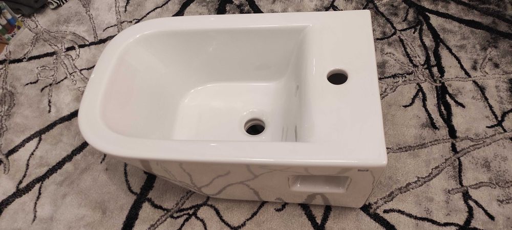 Nowy bidet Roca Gap Square