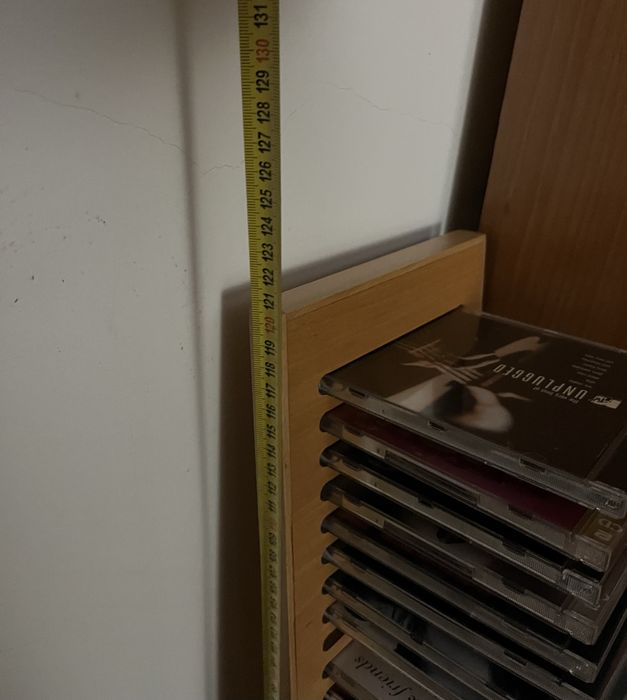 Estante de CDs em madeira