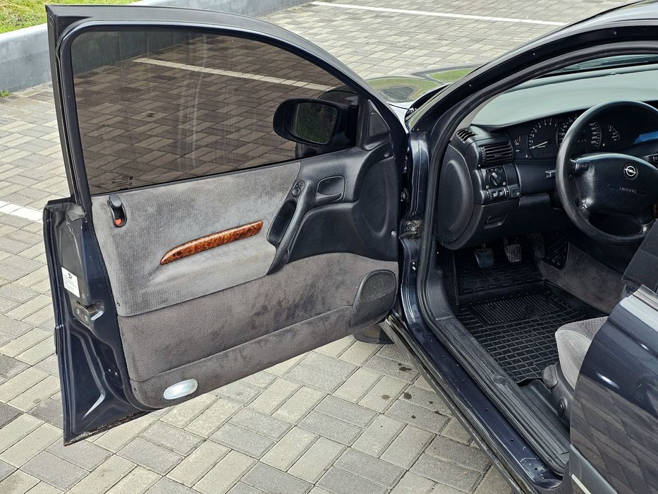 Opel Omega B 1997 2.0 механіка