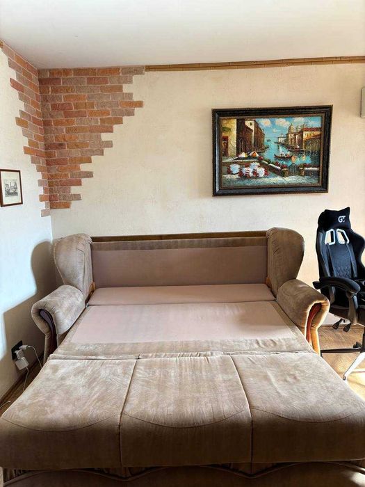 Продам диван-ліжко + два крісла