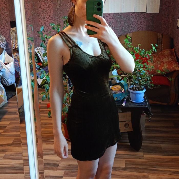 Велюрова міні сукня, приталена М