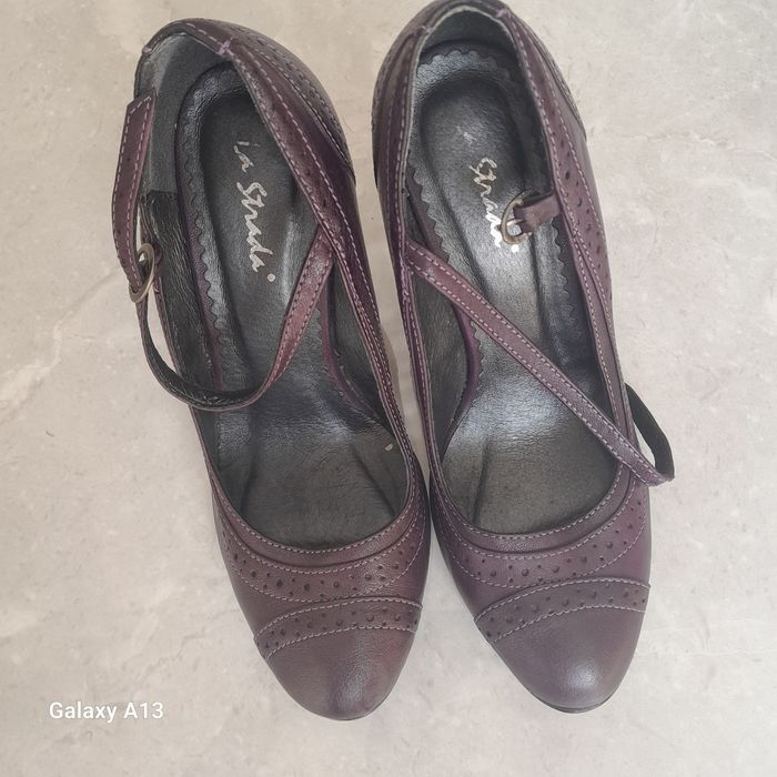 Fioletowe buty czółenka na obcasie szpilki na pasek La Strada