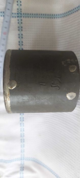 Duas medidas de líquidos em folha de flandres, 1/2 litro e 1/4 litro