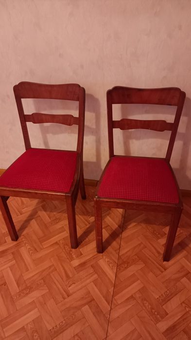 Stare dębowe krzesła