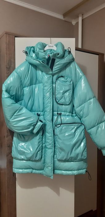 Зимовий жіночий пуховик