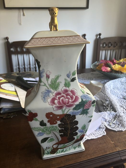 Vaso com decoração floral da Vista Alegre