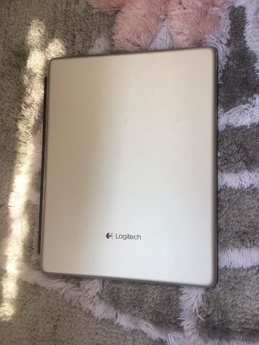 Беспроводная клавиатура Logitech для планшета (Bluetooth)