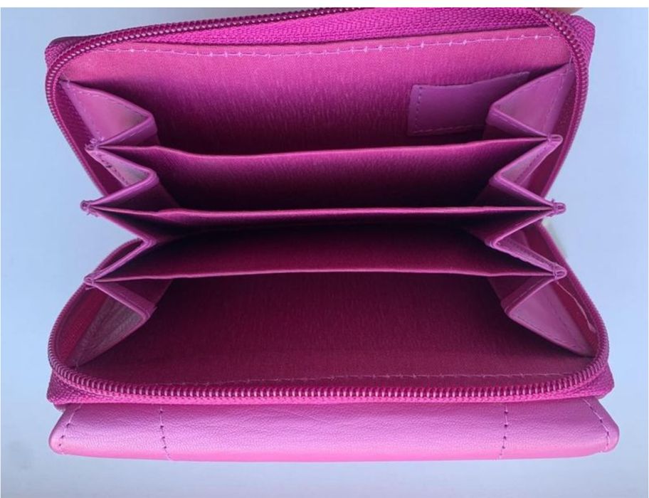 Рожевий шкіряний гаманець