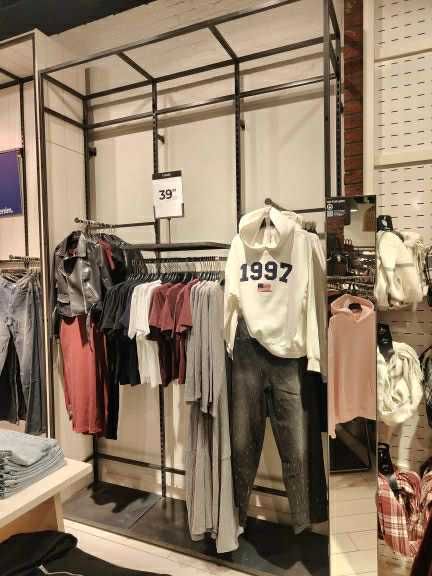 Meble  - wyposażenie sklepu House 285m^kw