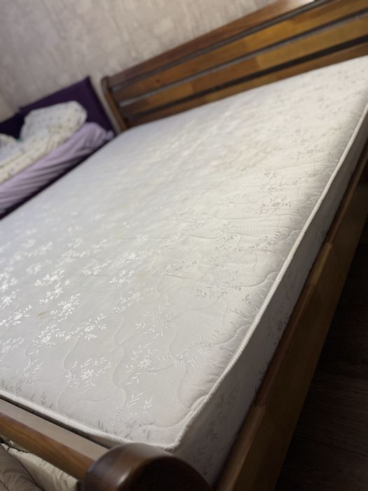 Продам кровать с матрасом 1,8 на 2 м.