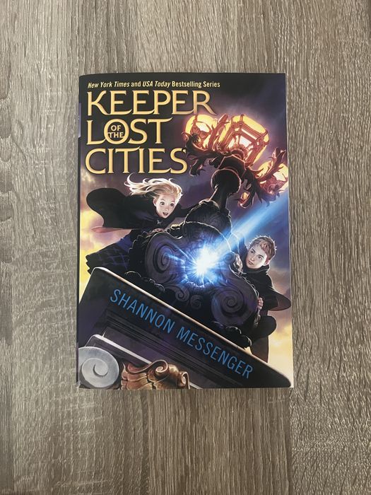 Книга «The Keeper of the Lost Cities» (англійською)