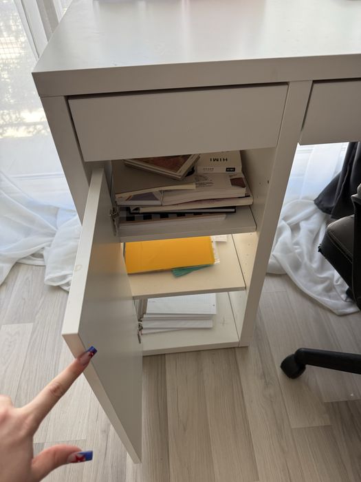 Białe buirko z ikea