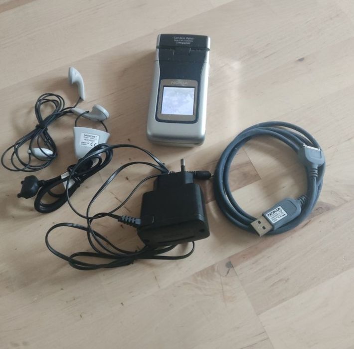 Vendo telemóvel Nokia N 90 impecável, com todos os acessórios de origem!!!