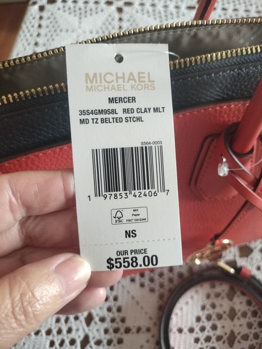 Mala tricolor Michael Kors com etiqueta