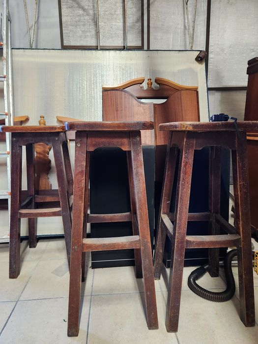 Conjunto de bancos altos