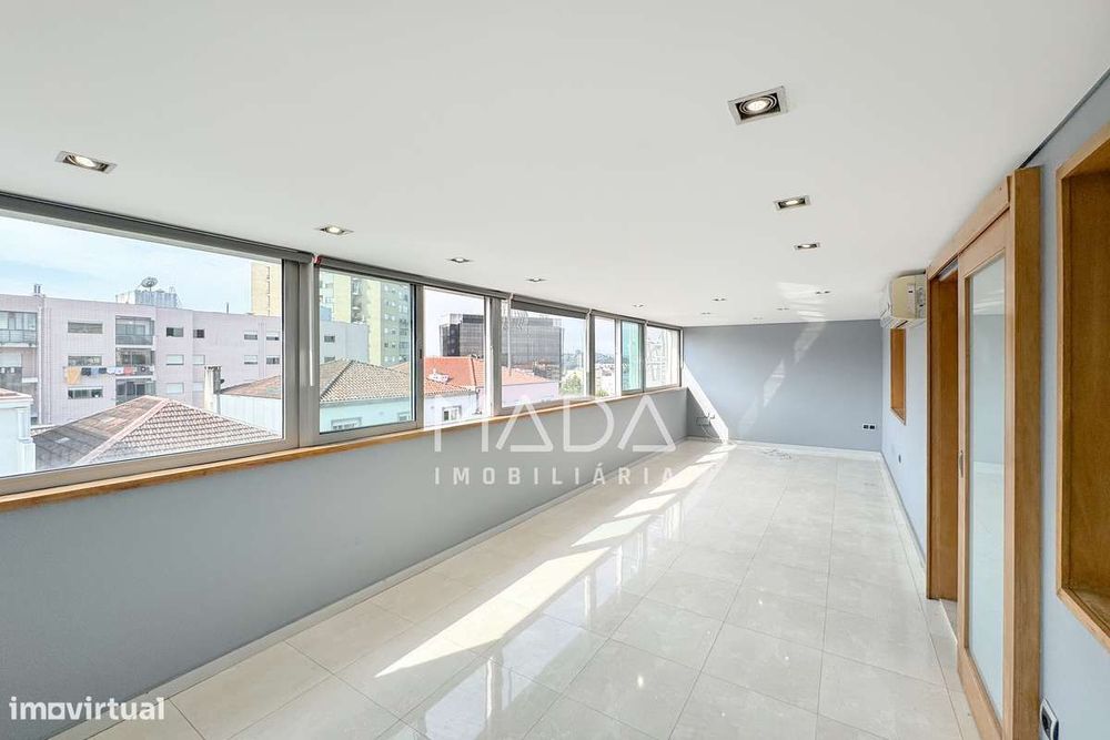 Apartamento T2+1 (último piso) c/sótão no centro histórico de Braga