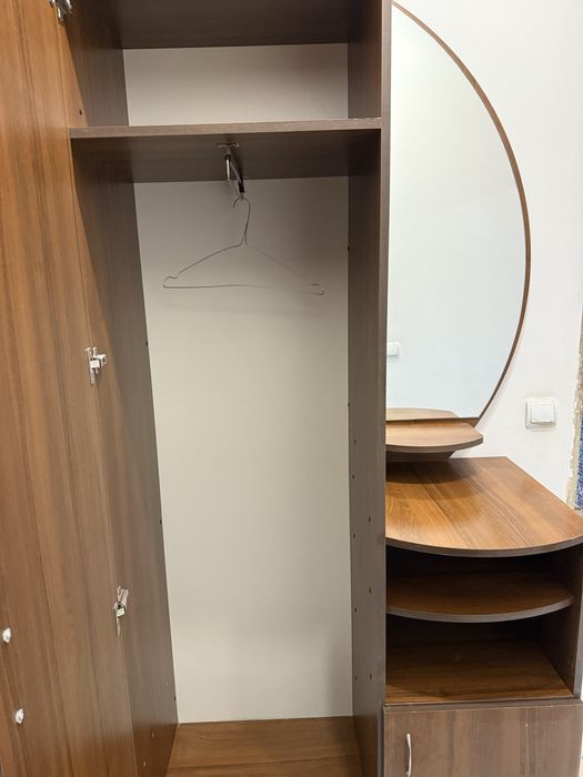 Шафа в передпокій , прихожу.