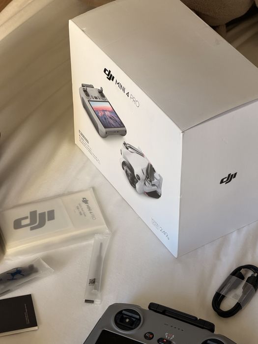 Drone DJI Mini 4 Pro Fly More Combo NOVO