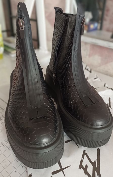 Нові жіночі полуботинки