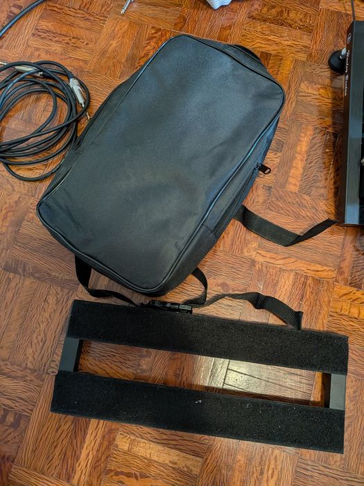 Pequeno pedalboard com saco